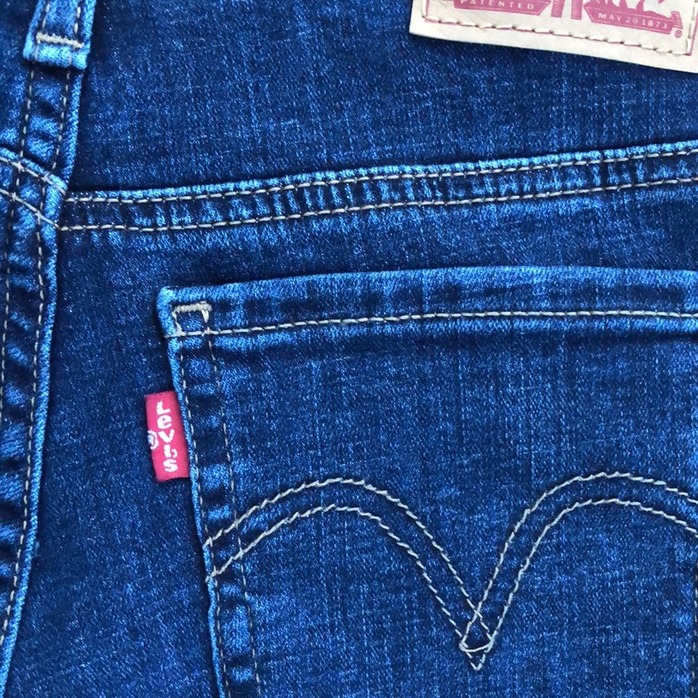 NWOT! - LEVI’S High-Rise MIDI Denim Shorts - Picture 6 of 6